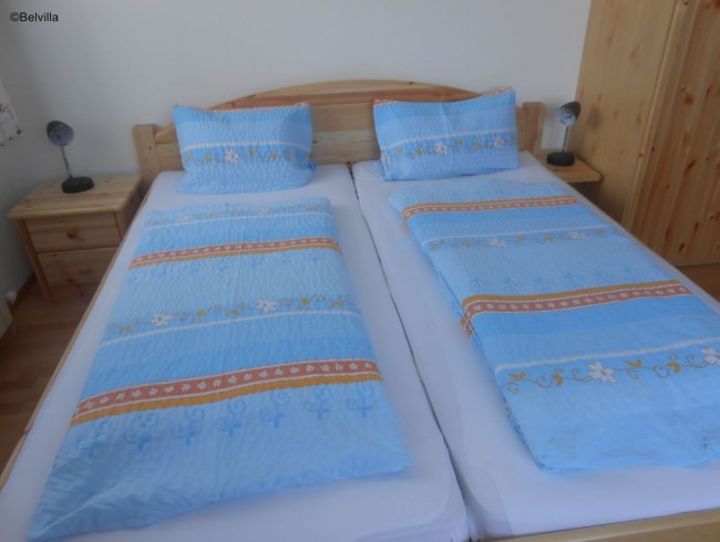 Schlafzimmer mit Doppelbett