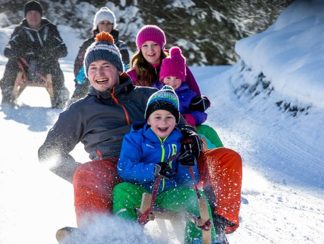 Rodeln mit der Familie in der Salzburger Sportwelt